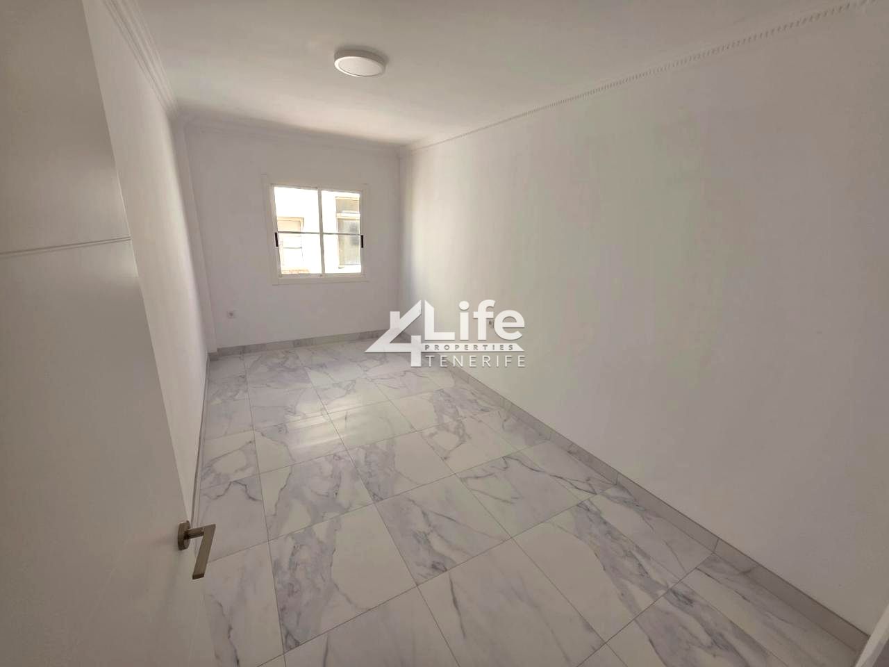 Piso en Calle Alonso Quesada, El Monte O Guargacho, Santa Cruz de Tenerife de 104 m2