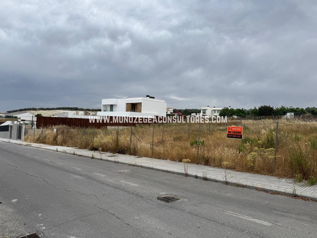 Terreno en Avenida del Planeta Tierra, Lucena, Córdoba de 1000 m2