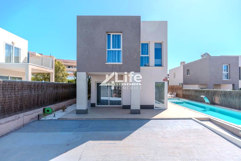 Casa / chalet en Calle El Horno, Playa Paraiso, Adeje de 147 m2