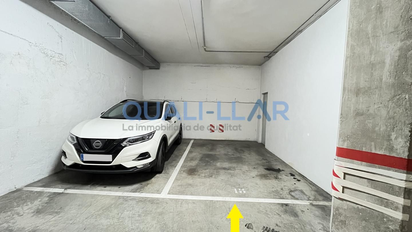 Parking in Carrer del Marquès de Monistrol, Sant Feliu de Llobregat, Barcelona of 13 m2
