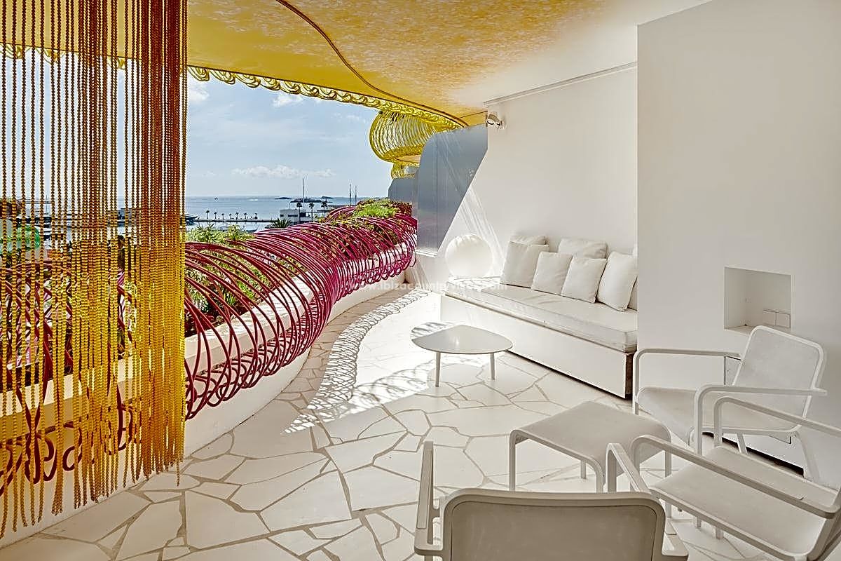 Luxury apartment with views in Ibiza's Marina