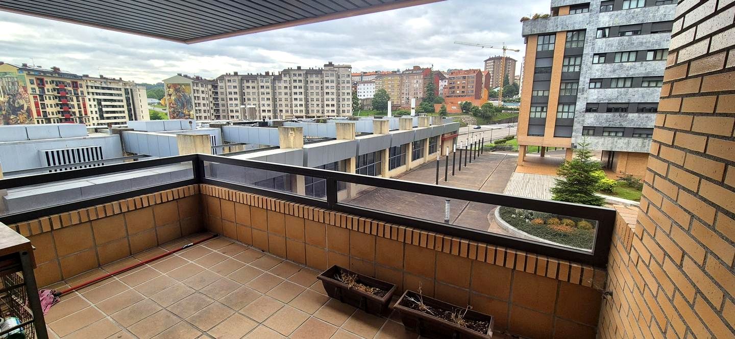 Piso en Calle Carlos Asensio Bretones 15, Oviedo, Asturias de 120 m2
