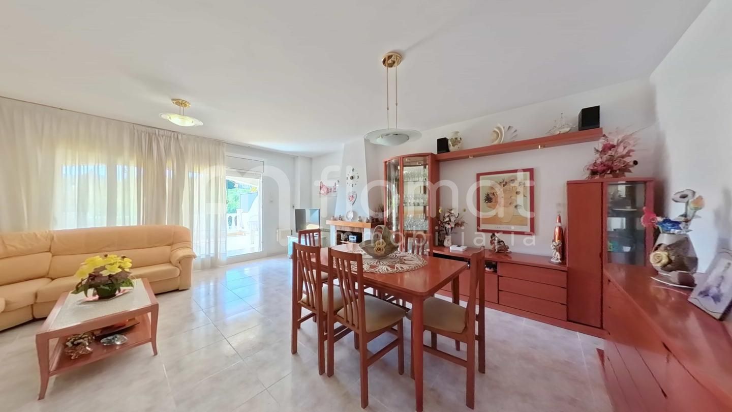 villas en santa-oliva · carrer-del-clavell-43710 295000€