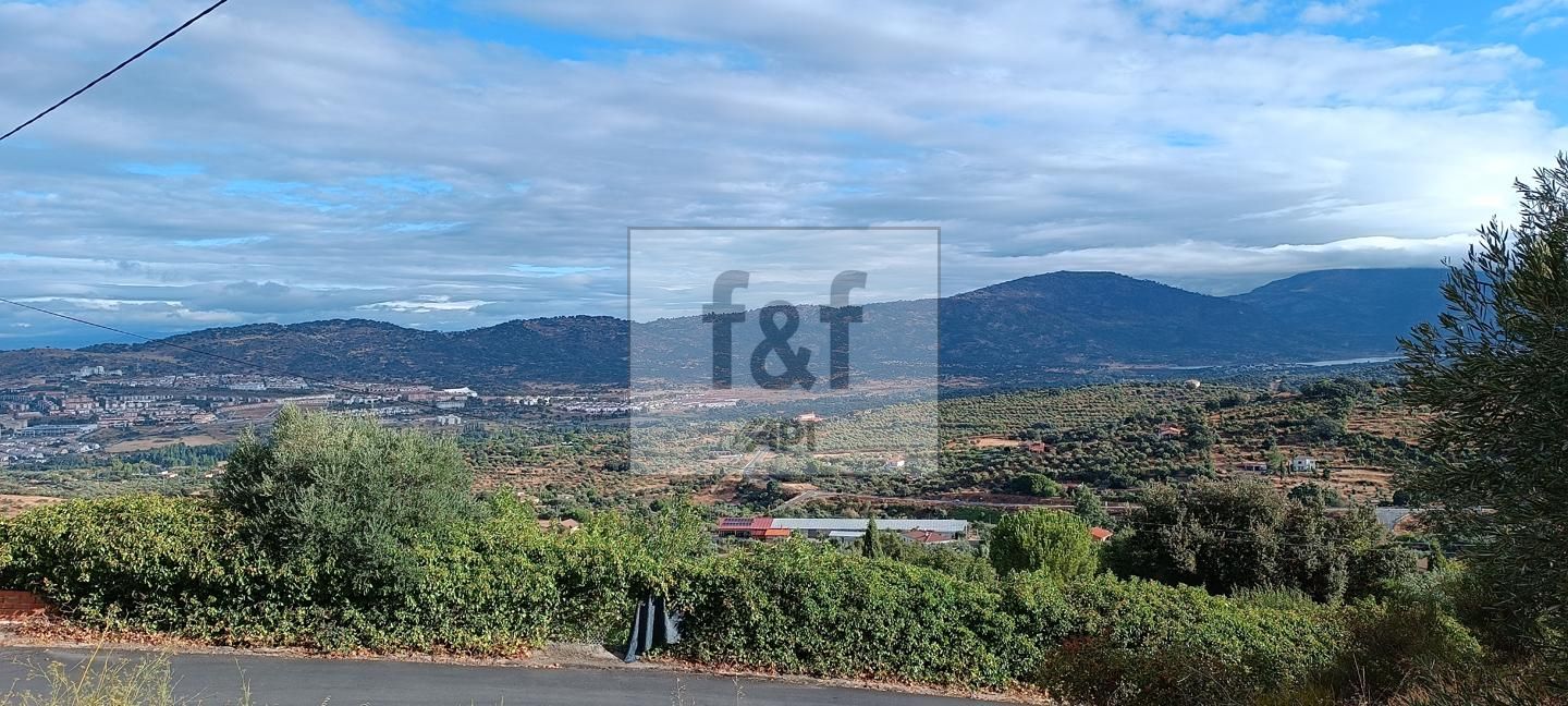 Terreno en SANTA BARBARA, Plasencia, Cáceres de 33200 m2